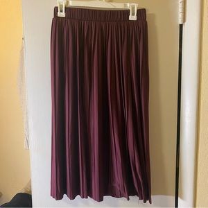 Xhiliration Midi Pleated Burgundy Skirt